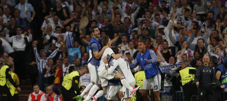 A3Noticias's tweet photo. #CRÓNICA: El Real Madrid, en 'semis' con una victoria agónica en la prórroga ante el Bayern [►GOLES] #ChampionsTotal https://t.co/wMGPKERst1 https://t.co/0PluGhsY3K
