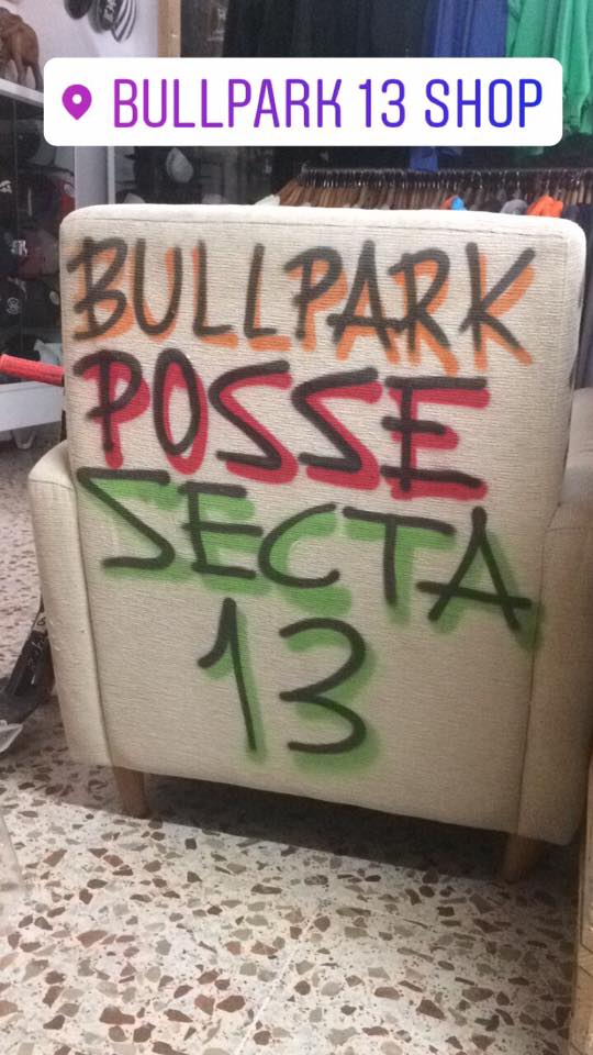 BULLPARK13's tweet photo. 👑 El trono de los va1i3ntes! 👑
#Bullpark13 #StreetPosse #Secta13 — a Bullpark 13 Shop https://t.co/SVpCr6sGvd