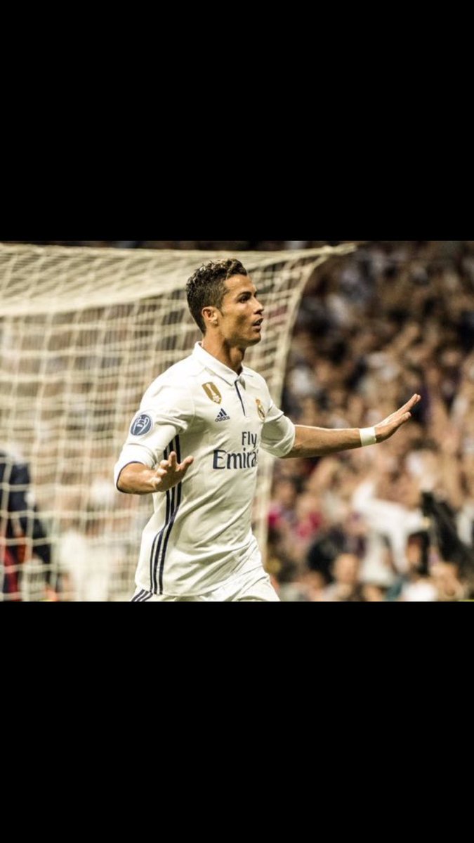 Adamhoughton28's tweet photo. Is there any doubt that he is the best in the world #GOAT #HalaMadrid #differntclass #RMAFCB #whataplayer @Cristiano https://t.co/IpGg8hXScu