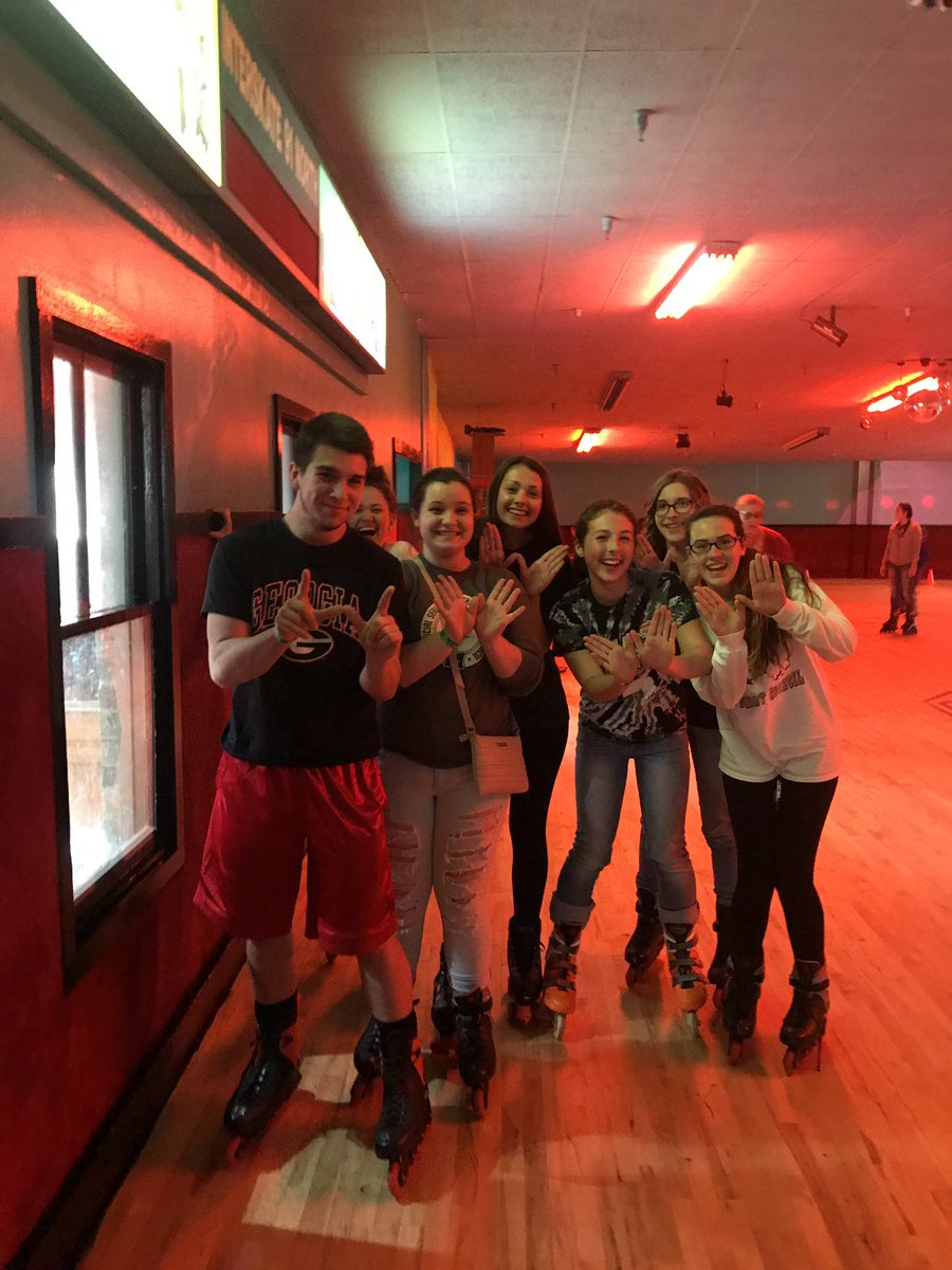 wmasc1's tweet photo. BONDING IS UNDERWAY!!  Meet us at interskate!! https://t.co/67DgNbA3JP