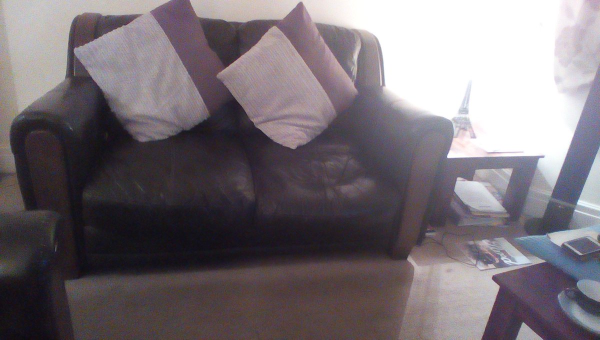 MicheleE2014's tweet photo. @tweet_tdas hi I have 2 seater couch+chair free if can collect please contact Michele thanks https://t.co/uEZBjsVssN