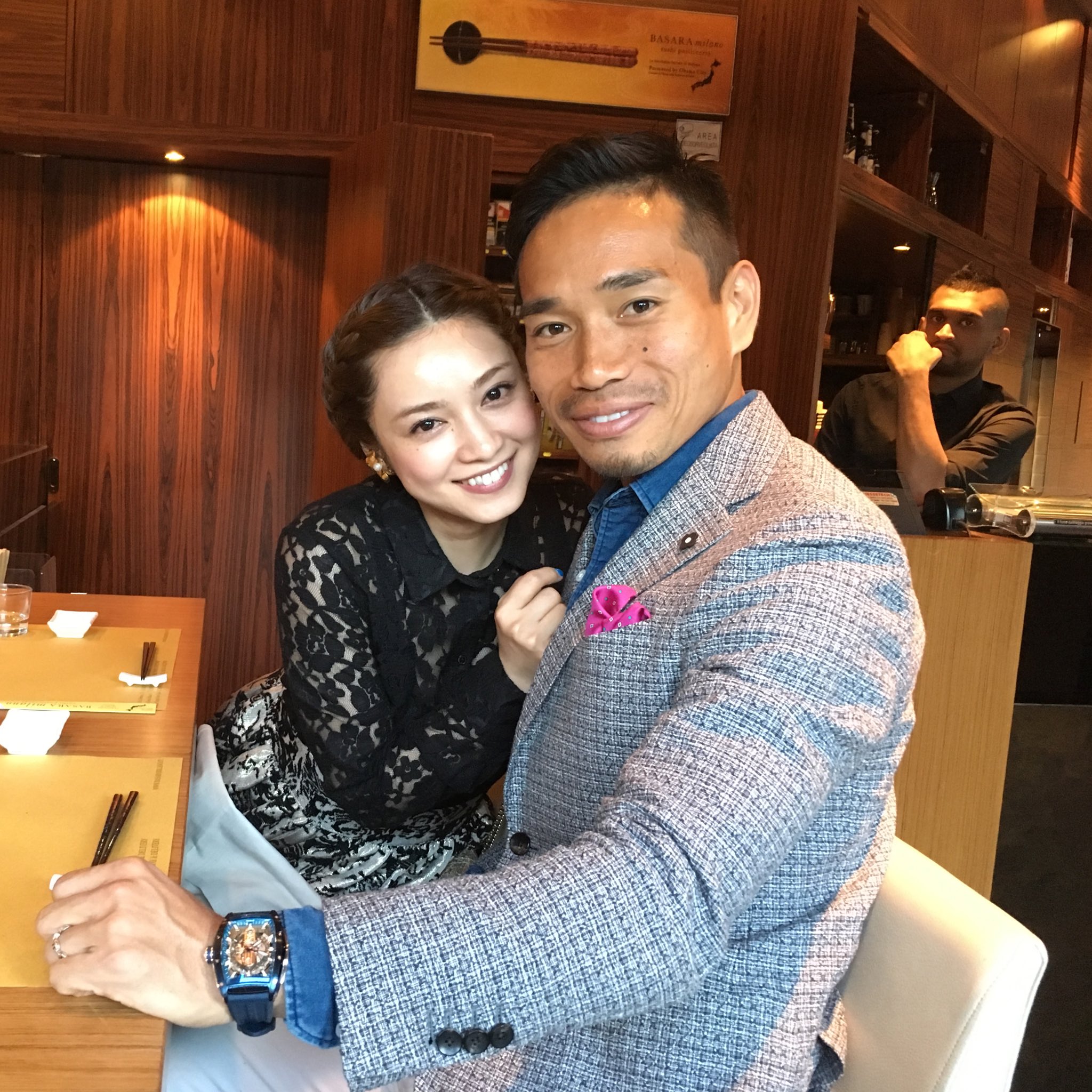 Yuto Nagatomo 長友佑都 妻と一緒にディナーに行きました 今日は激しいトレーニングと筋トレをしたので 新鮮な魚と肉で良質なタンパク質を摂取しました 外食でも食トレ 笑 食トレ Dinner T Co Wfr0rjml16 Twitter