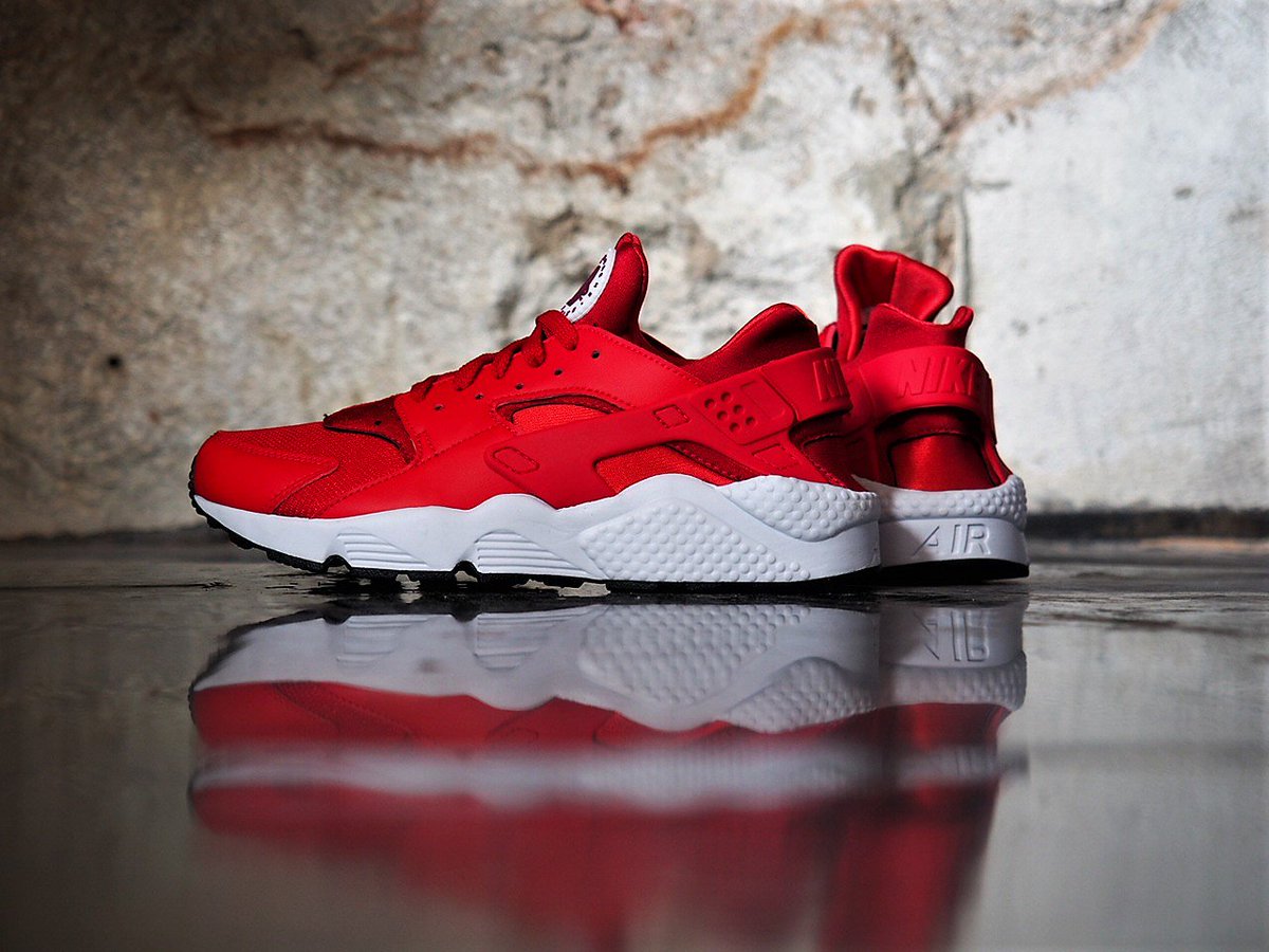 nike air huarache university red