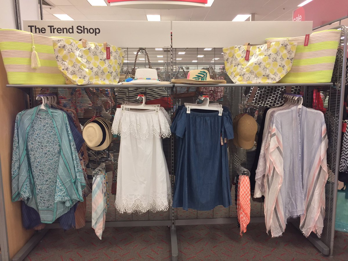 Summer nights+ Toes in the Sand+ Sun Tan Skin= Global Takeover. @tracyacurry1 <a href="/NicoleVMTL/">Nicole Youkhaneh</a> <a href="/Kyle_T0313/">Kyle Robertson</a> <a href="/Summer_T0313/">Summer Abella</a>