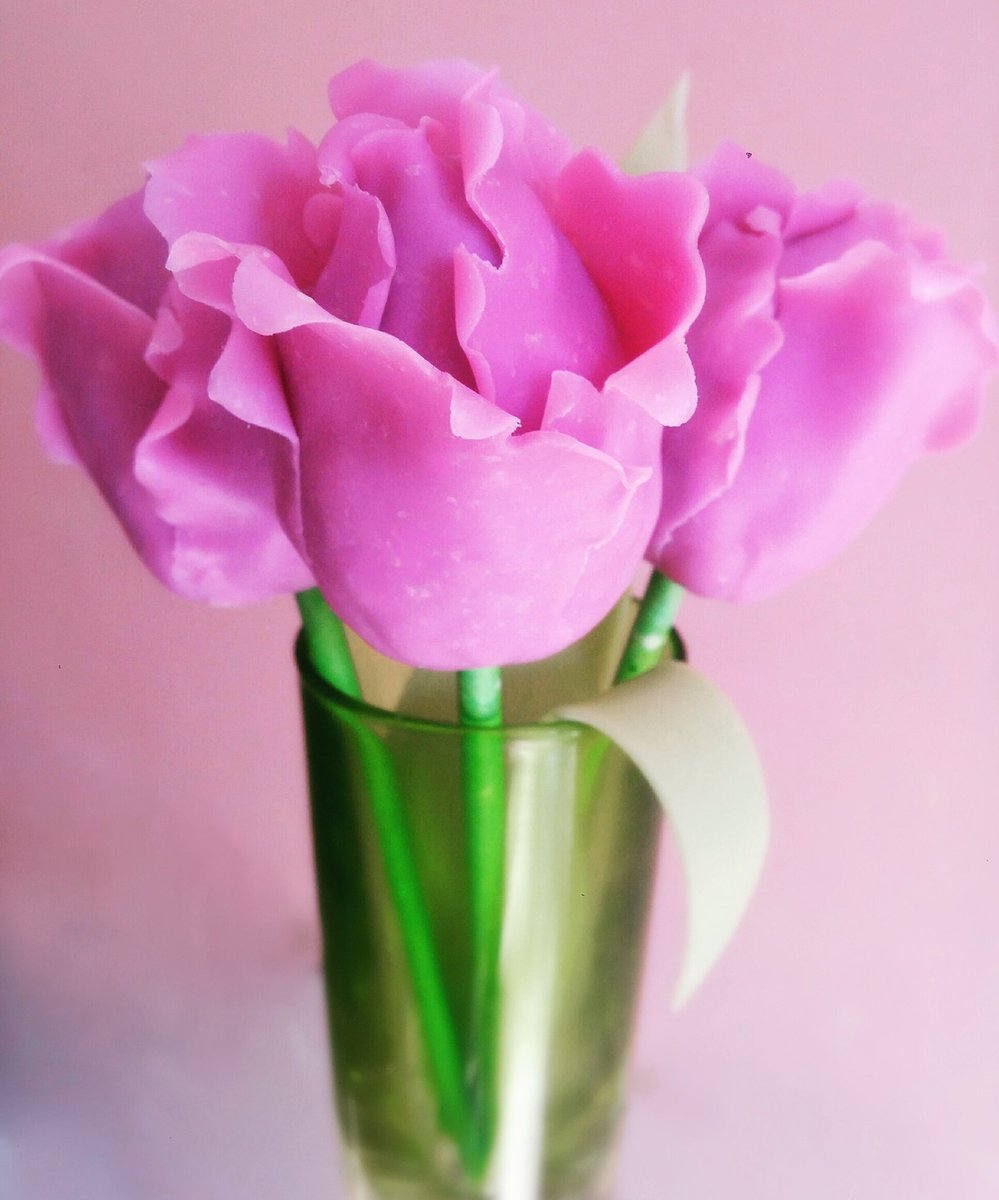 ShareNbake's tweet photo. #tulips #cakepop made with #carrotcake and #ganache coating, chocolate petals. A more #organic experience. 
https://t.co/jNtPzxoo6p https://t.co/v9KIZIU9b1