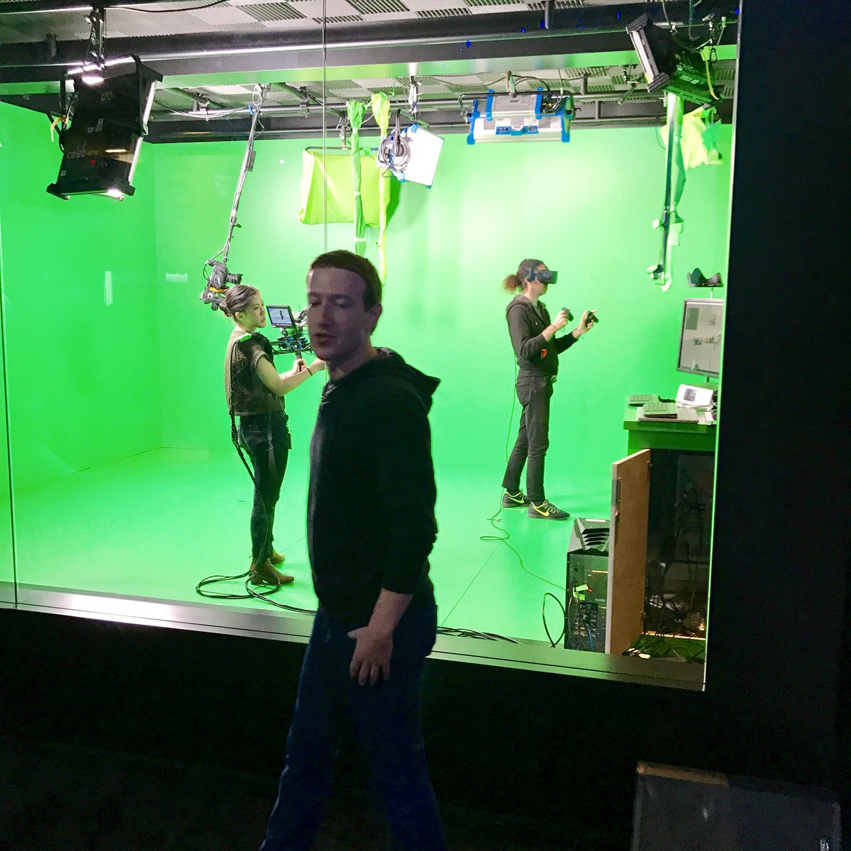 arieljalali's tweet image. mixed reality #fbf8 #fb2017