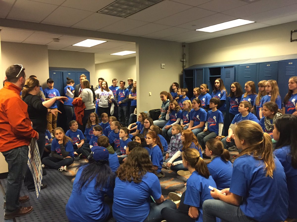 NFMHHS's tweet photo. #nfpsxl  NF Major Minors and Cadets getting ready to sing the National Anthem at the Mets game. Citifield here we come! https://t.co/kKpUkUfica