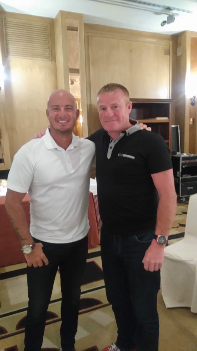 Bigred43Andrew's tweet photo. @hershybru great weekend with this legend even bowled at him aswell #topbloke #topdrinker ๐บ๐บ๐บ๐บ๐บ https://t.co/ESuesX4di0