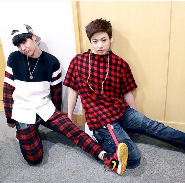 kairoscode's tweet photo. [Hoseok] squad who lean together sing together https://t.co/KMtyMUAqx3