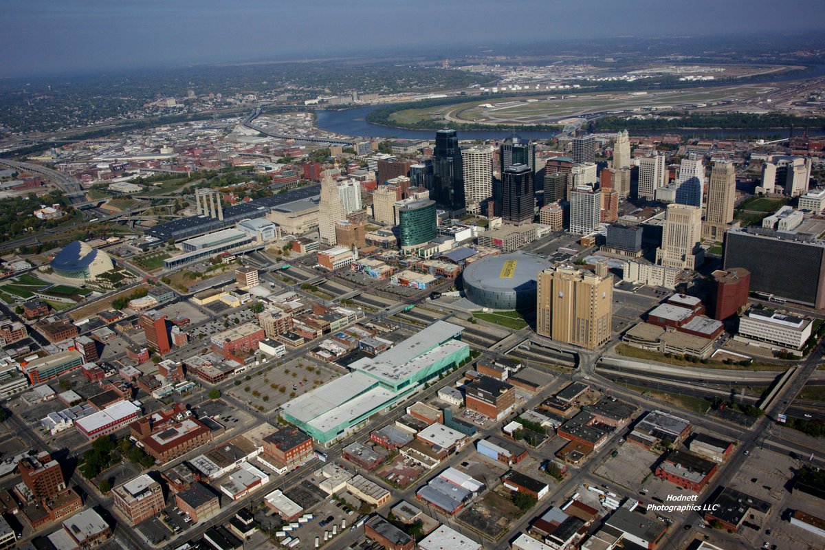 ATDFlightSystem's tweet image. Check out Kansas City from the sky! We are now offering 30 minute scenic flights for only $115 per flight! Call 816-221-8455 today!