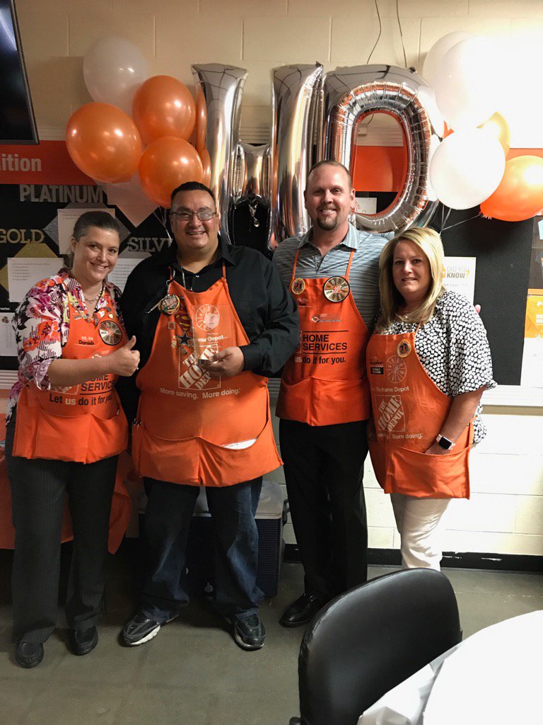 Big thank you to @KenPMD_STRONG @Danielle Derks @Jennipher Ball for helping me award Raul for #1 w/HDPP PMD FY2016