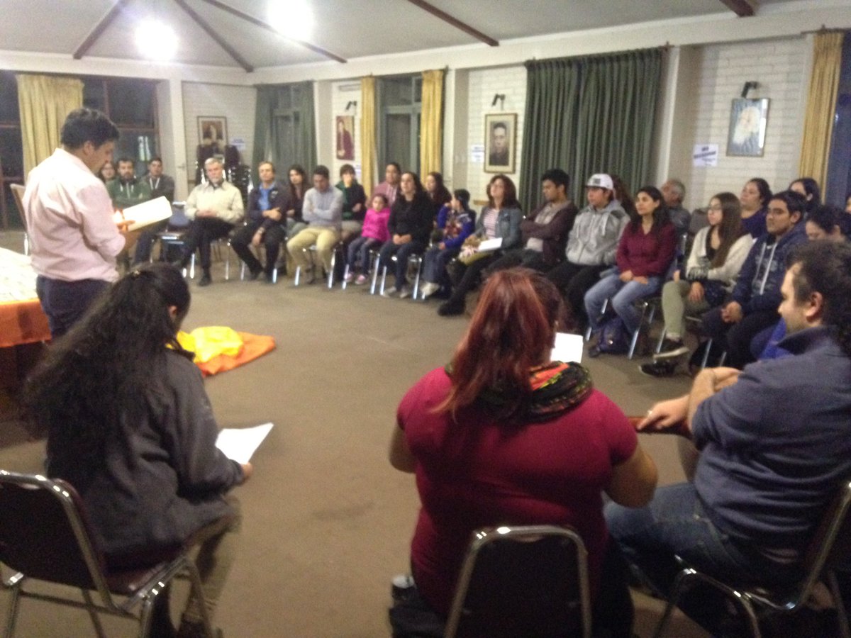 Iglesiastgo's tweet photo. Ahora: Encargados de #PastoralJuvenil de parroquias  Zona Sur se reúnen para profundizar sobre #XSínodo convocado por @Iglesiastgo https://t.co/HXUBpSfQjl