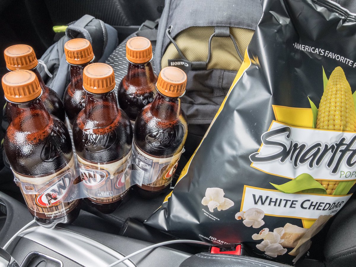 rubiconreader's tweet image. On my way to @EsoWon with #rootbeer for @EricJDickey's #booksigning @quianavictoria #favoritewriter #goodguy #FindingGideon @DuttonBooks