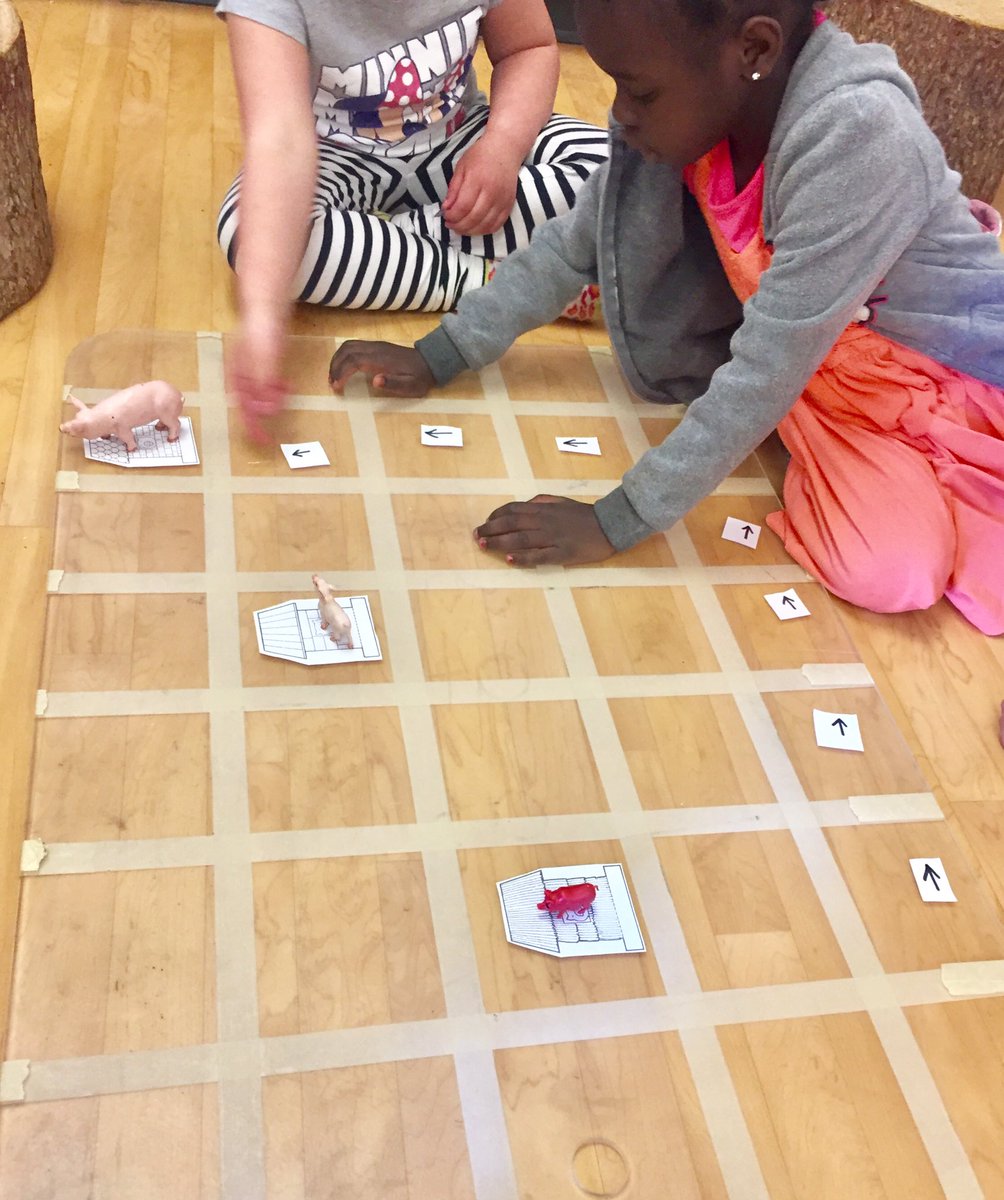 #kindercoding and #retell using 3 Little Pigs. Incorporating coding with #earlyliteracy