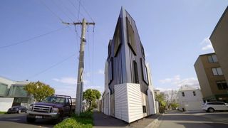 UnrealEstate's tweet photo. It certainly is a cute house! 😉  #9UnrealEstate  
https://t.co/QybTLfTtTB https://t.co/Es7uhRWaqy