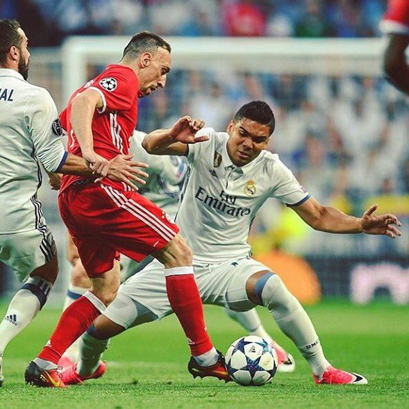 Casemiro's tweet photo. Es difícil explicar lo que es vivir una noche así en el Bernabéu. ¡Hala Madrid! #RMUCL #HalaMadrid https://t.co/btXNqskenD