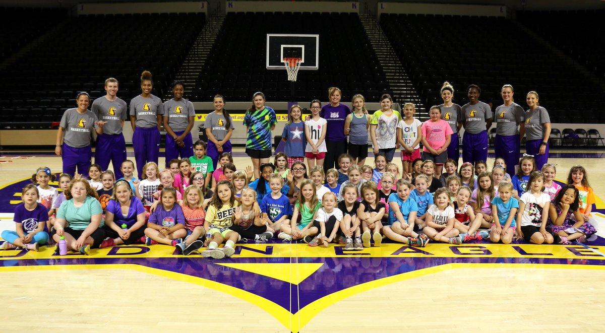 TTUWBB's tweet image. Excited to be hosting a clinic for our local Girl Scouts tonight! #WingsUp #TechTuff