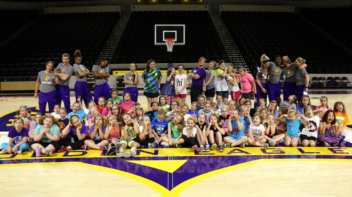 TTUWBB's tweet image. Excited to be hosting a clinic for our local Girl Scouts tonight! #WingsUp #TechTuff