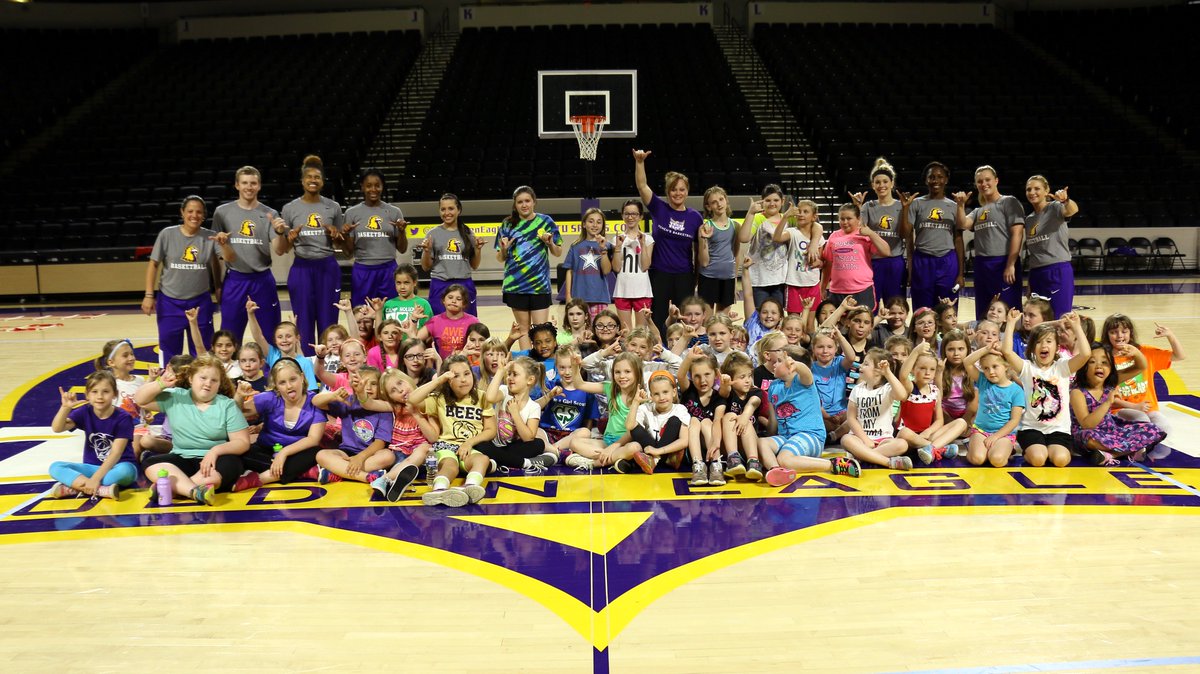 TTUWBB's tweet image. Excited to be hosting a clinic for our local Girl Scouts tonight! #WingsUp #TechTuff