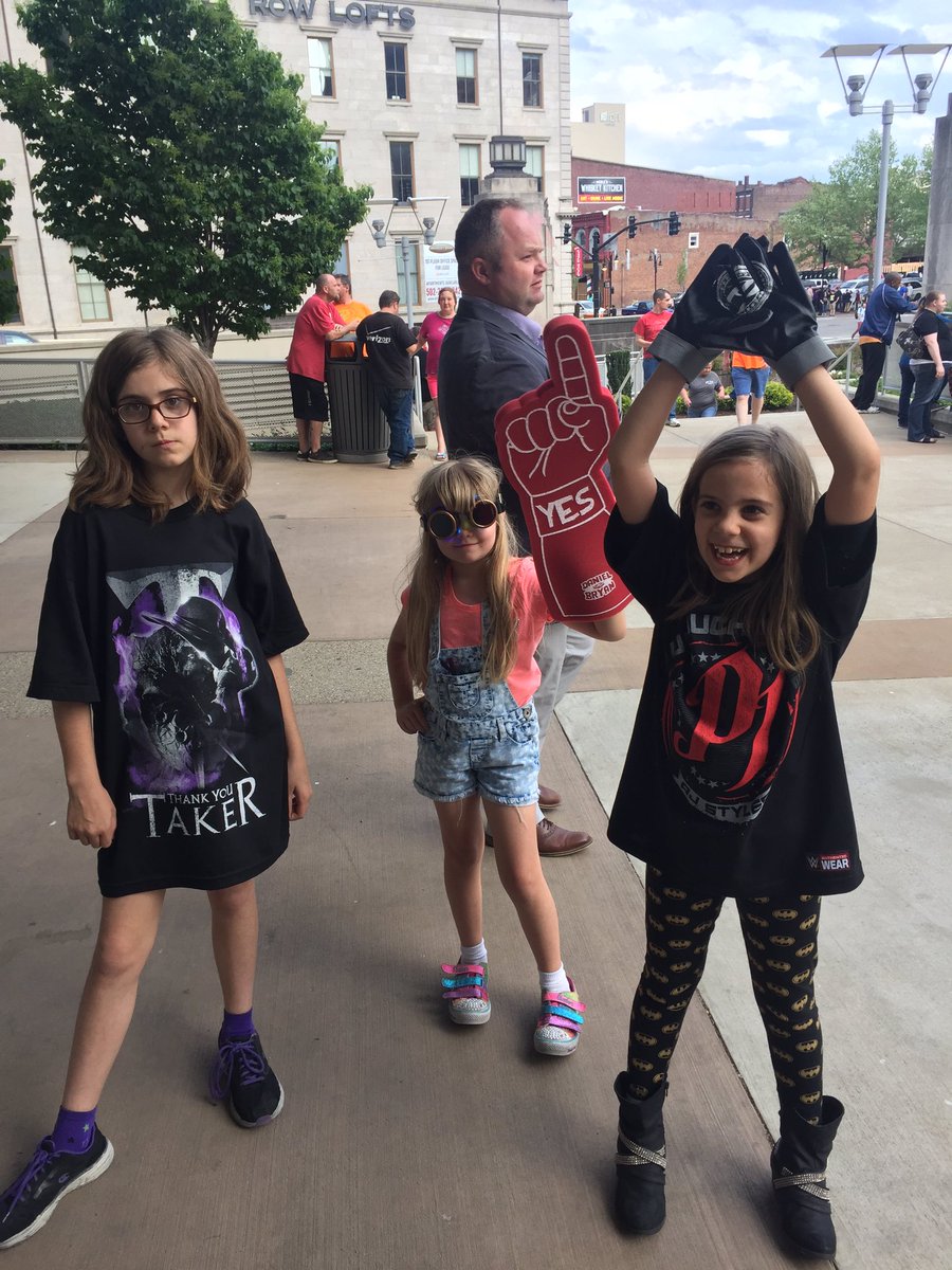 Time for the girls' first WWE event! Ready for #SDLive #SmackDownLIVE