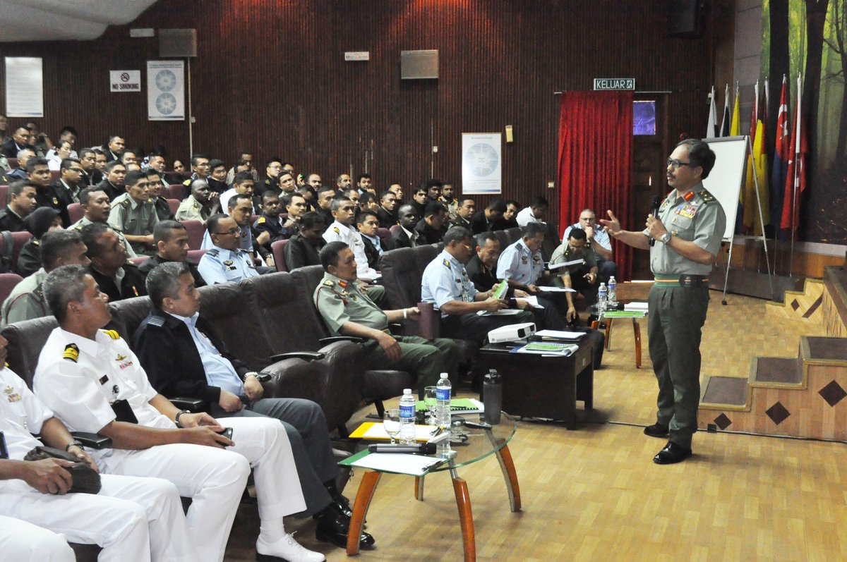 MAFSC_'s tweet photo. Joint Task Force Commander attending the East Malaysia Capability and Operational Study presentation at @MAFSC_
#EMCOS https://t.co/0ahvKMLOBR