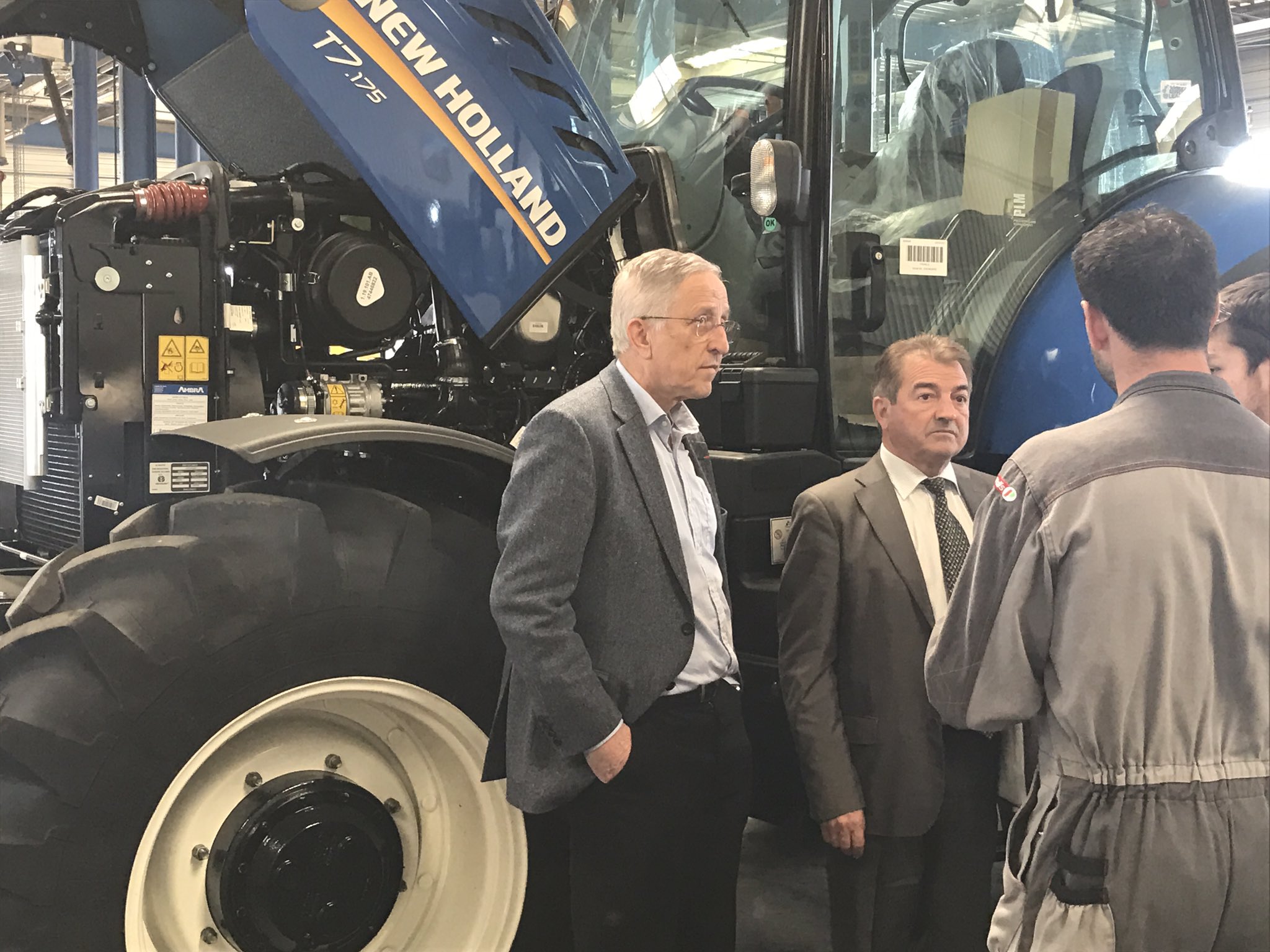 Uživatel Arnaud Charpentier na Twitteru: „Rencontre du groupe Ouvrard à  Antigny avec @JMLalere, le maire d&#39;Antigny et de Claude Ouvrard #ruralite  #apprentissage #agriculture #vendee… https://t.co/xre6ISPK60“