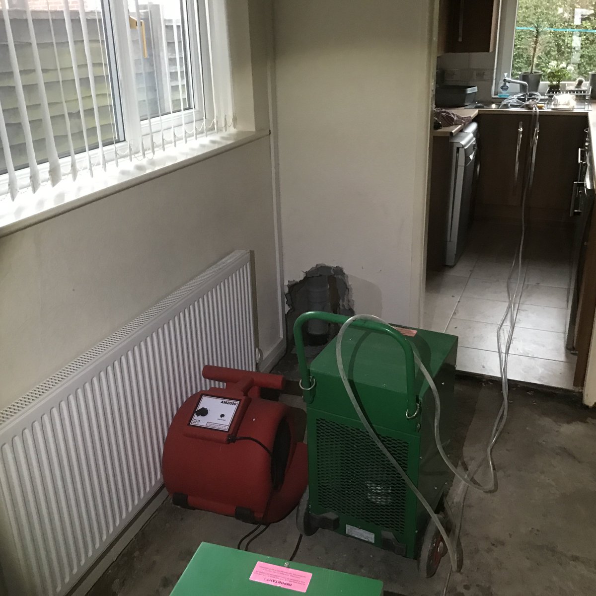 Dryabode's tweet image. #leak #flood Long term internal leak and damage, forced drying and surface applied damp proof membrane with new laser level screed.