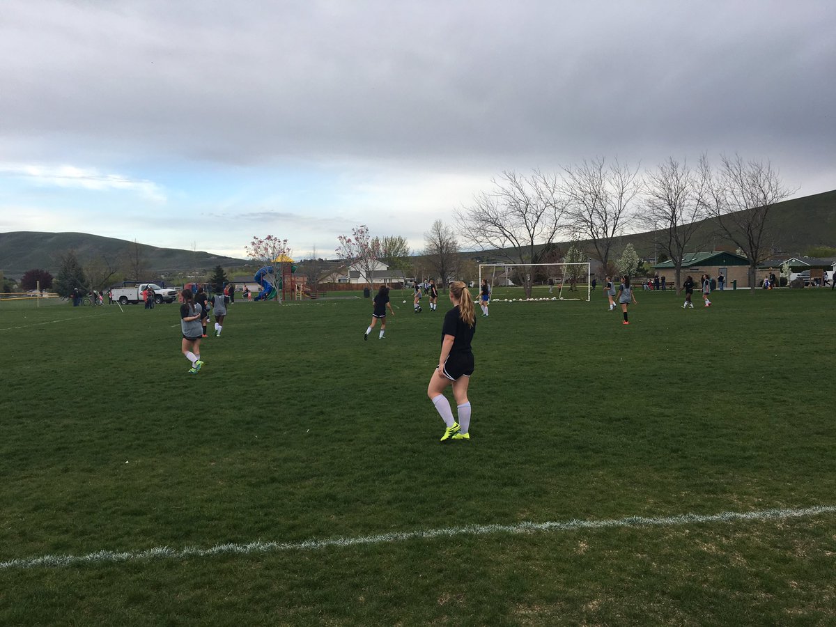 EWAEPDgirls's tweet photo. Great Epd girls training for all the teams in Tri Cities last night. Portland squads to be announced soon! #GoEWA https://t.co/nNCcTyw2Ev
