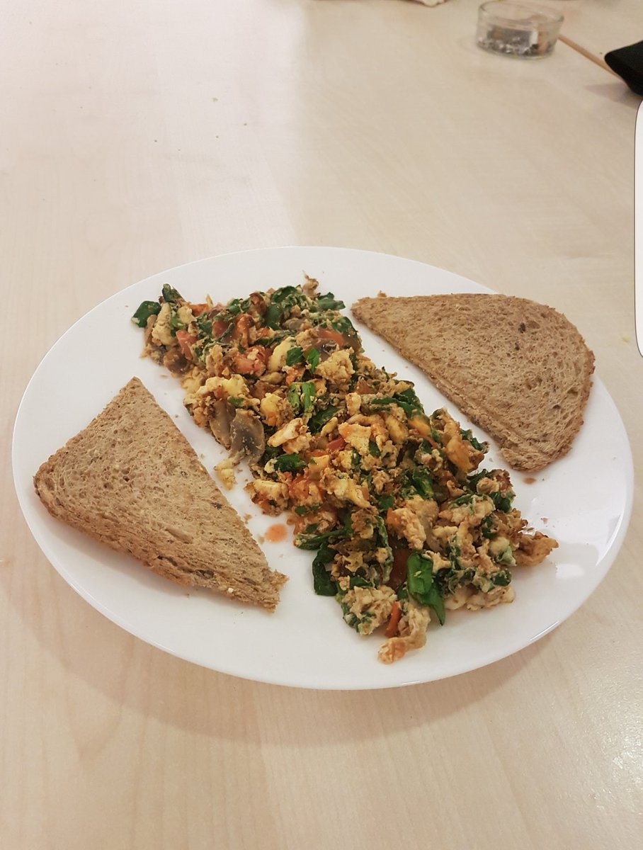 WallaceReece's tweet photo. Hey @GordonRamsay, how well presented is my midnight snack? https://t.co/IjbWjUD1Md