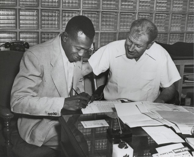 OTBaseballPhoto's tweet image. The great Satchel Paige, at 44-years-young, signing a contract with Bill Veeck and St Louis Browns for 1951 season