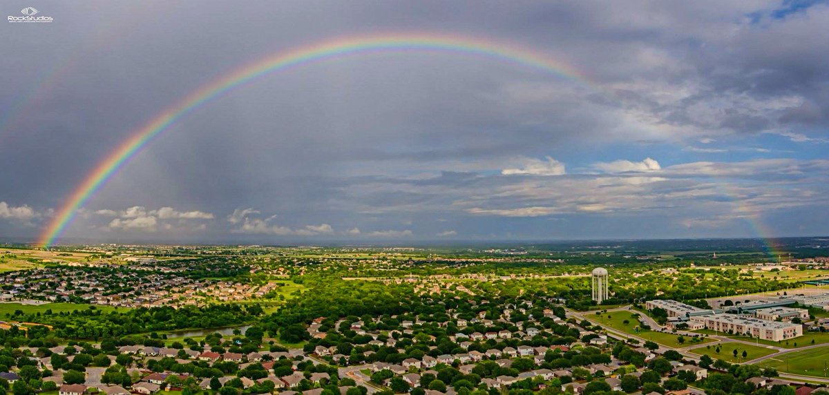 Somewhere over the 🌈... Did anyone else in #RoundRock see this rainbow that @rockstudiosinc captured?!