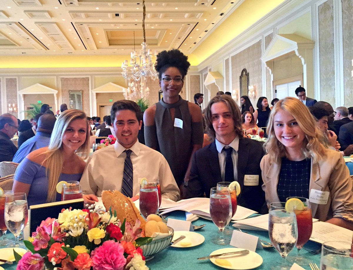 PBCentral_Princ's tweet photo. #ProudPrincipal attends @safpbc 39th Annual #safdinner with some amazing #PBCHS students‼️ @pbcsd @PBCClassof2017 https://t.co/vilv1RdKen