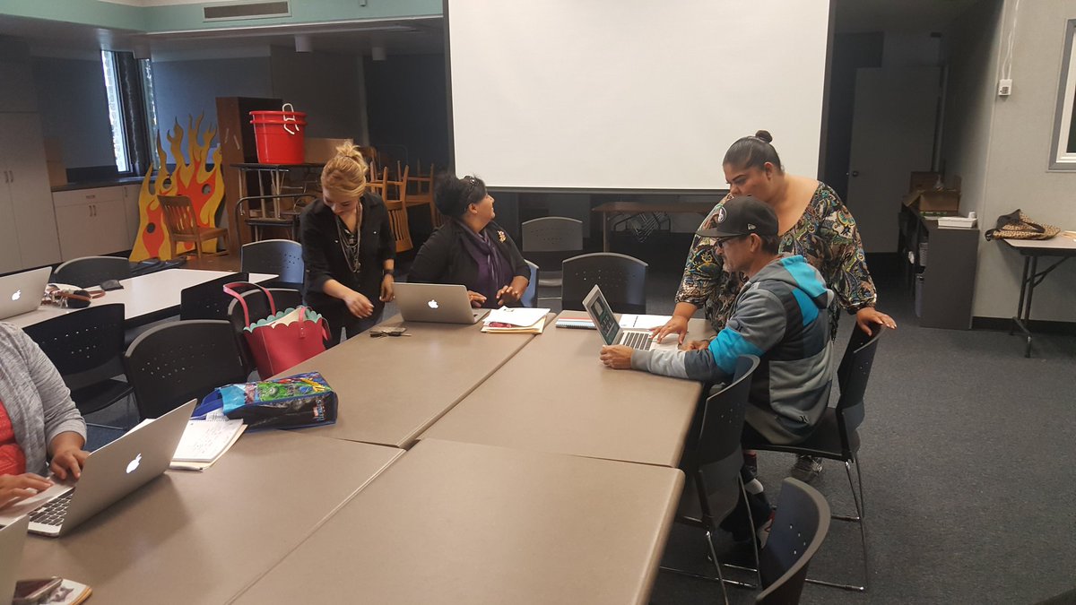rwolf1221's tweet photo. Our advanced computer class is helping parents expand their computer skills #ParentEngagement #techyparents https://t.co/Hw88064HYj