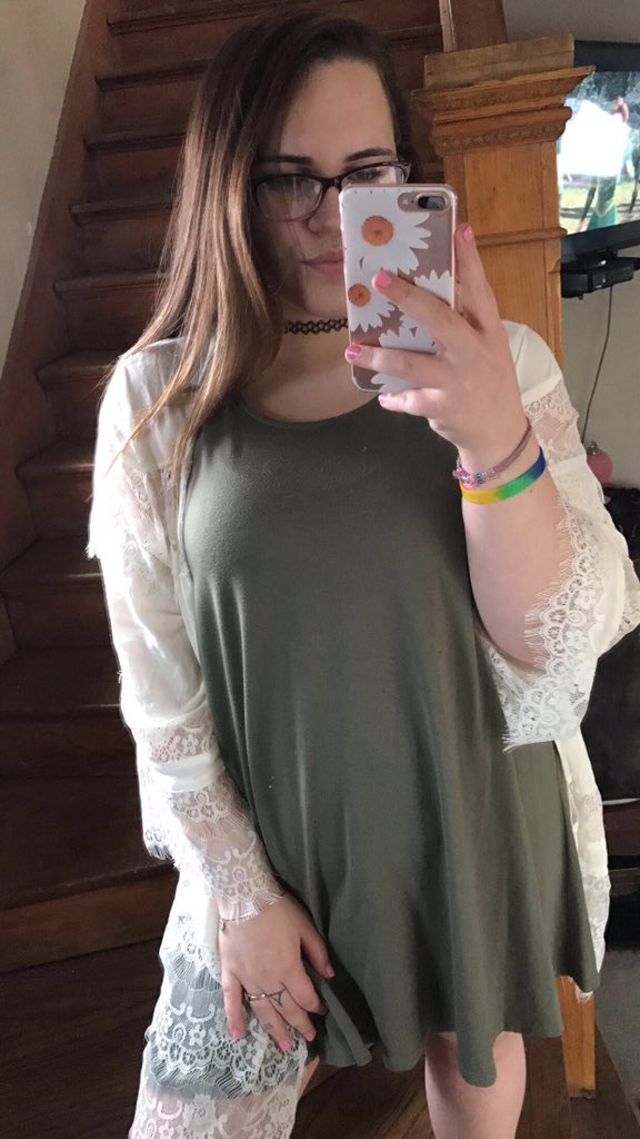 diamondsdelee's tweet photo. #shortfemtwitter 5'3 π€·π½ββοΈπ https://t.co/l5JDw8TjiV