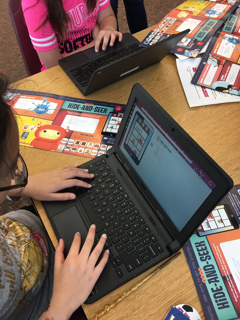 becky_bien's tweet photo. MakerSpace fun in the library! #ple50 #r7proud https://t.co/9sTPeH6Rjl