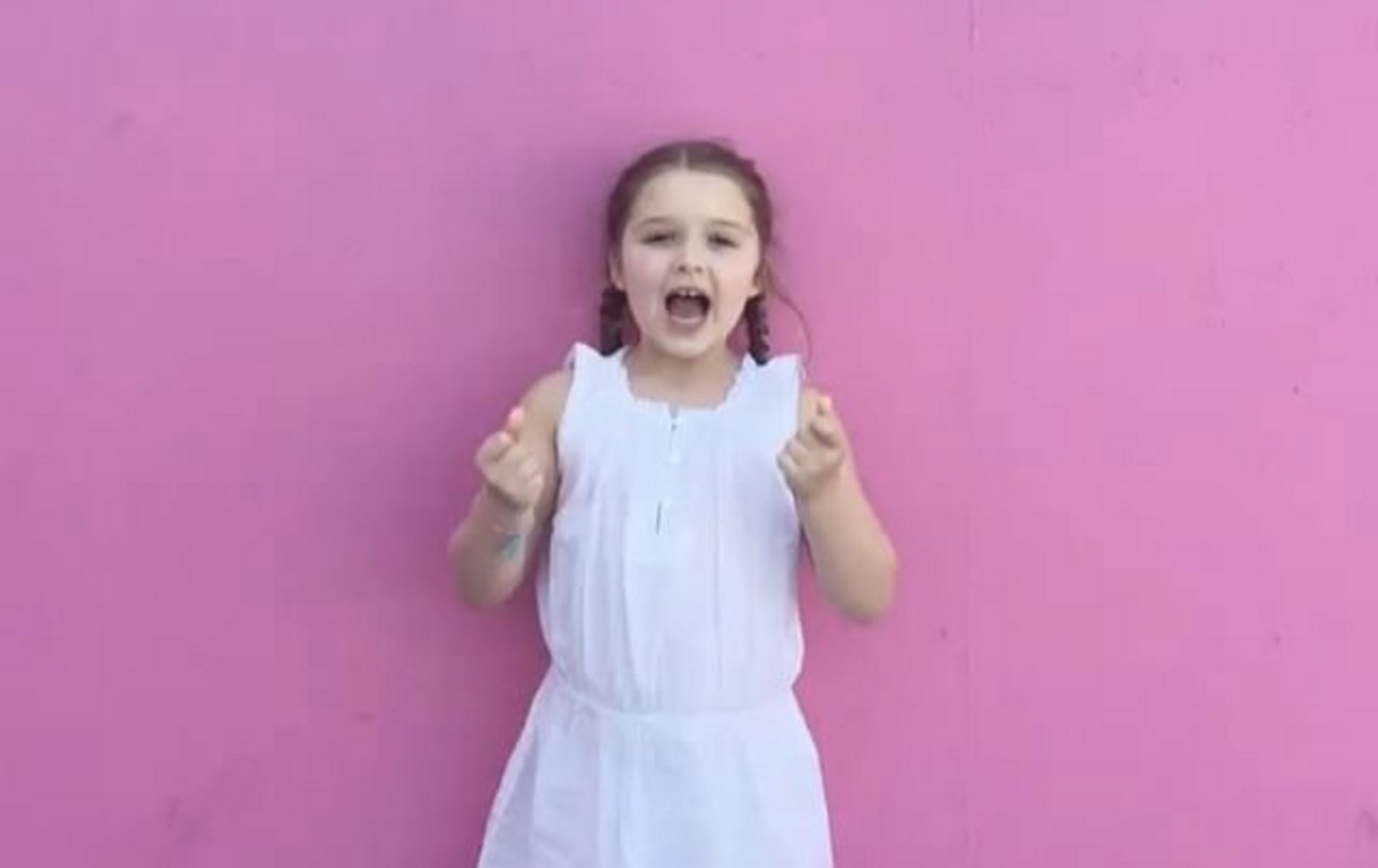 See how Harper Beckham wished her mom a happy birthday   