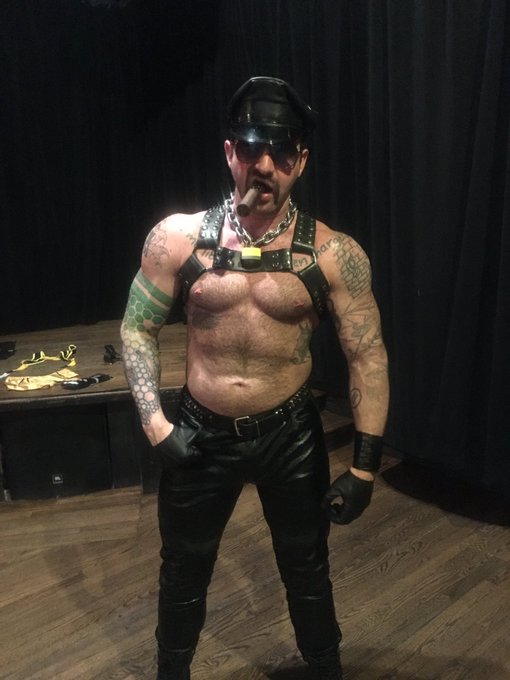 Photoshoot for IML with my bulldog boy @Lorenzoflexx. Eager to see the finished project https://t.co<a class="tags" href="/tag/lorenzoflexx">@lorenzoflexx</a><a href="/tag/cbxchastity"class="tags"><span>#cbxchastity</span></a>