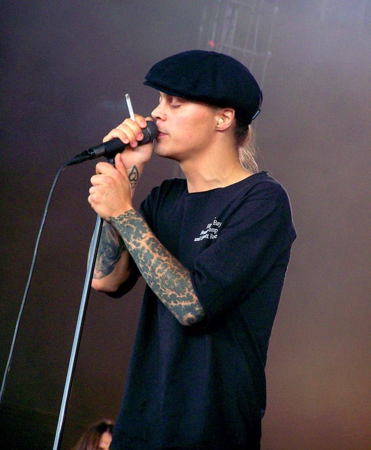 VampireHeart69's tweet photo. #VilleValo @TheHeartagram #HIM #ProjectRevolutionTour 2007 https://t.co/cavLOkcig7