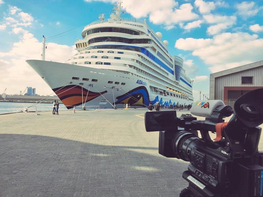 Veritaaas2010's tweet photo. Miss you. #prettyship #formerhome #crewlife https://t.co/72kS2qs1i5