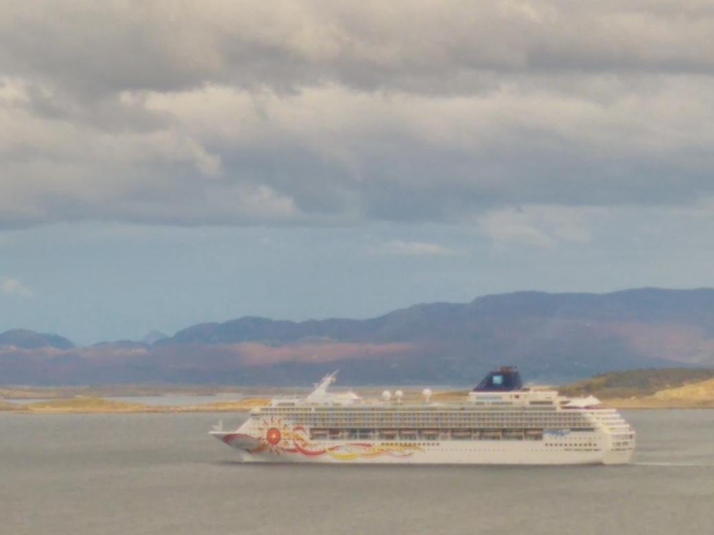 holzmann110's tweet photo. Se fue el último Fin de temporada #norwegiansun #crucero #findelmundo https://t.co/anJsAkT2az