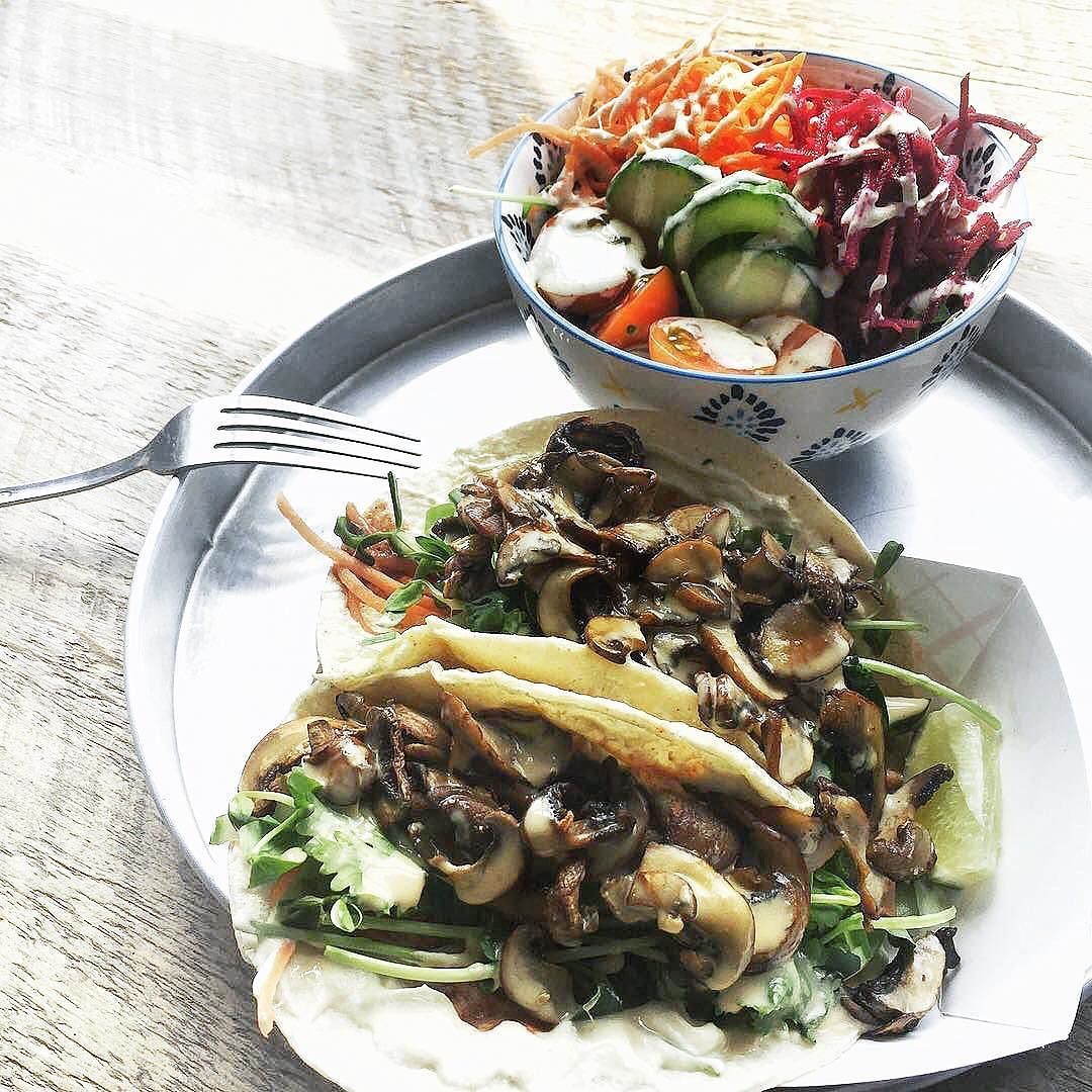 sparkfreshbar's tweet photo. Lunch in the sun ☀️🍄🌮 #mushroomtacos #heathyfood #healthylunch #cleanfood #sparkfreshbar ( … https://t.co/XIvzVEK7vm https://t.co/qTfBhLp0fd