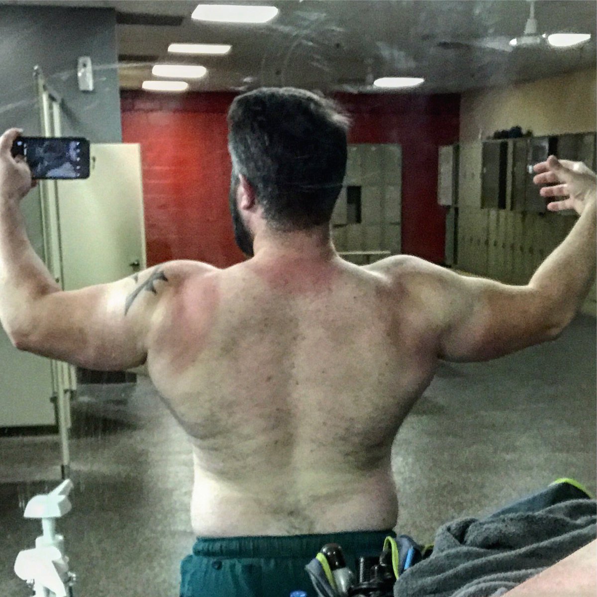 hoovnick7's tweet photo. Apparently I got some sun working on the floors... #back #flex #bodybuilding #wtfissleep #fitness #muscle #picoftheday https://t.co/TRB6c4PFfS