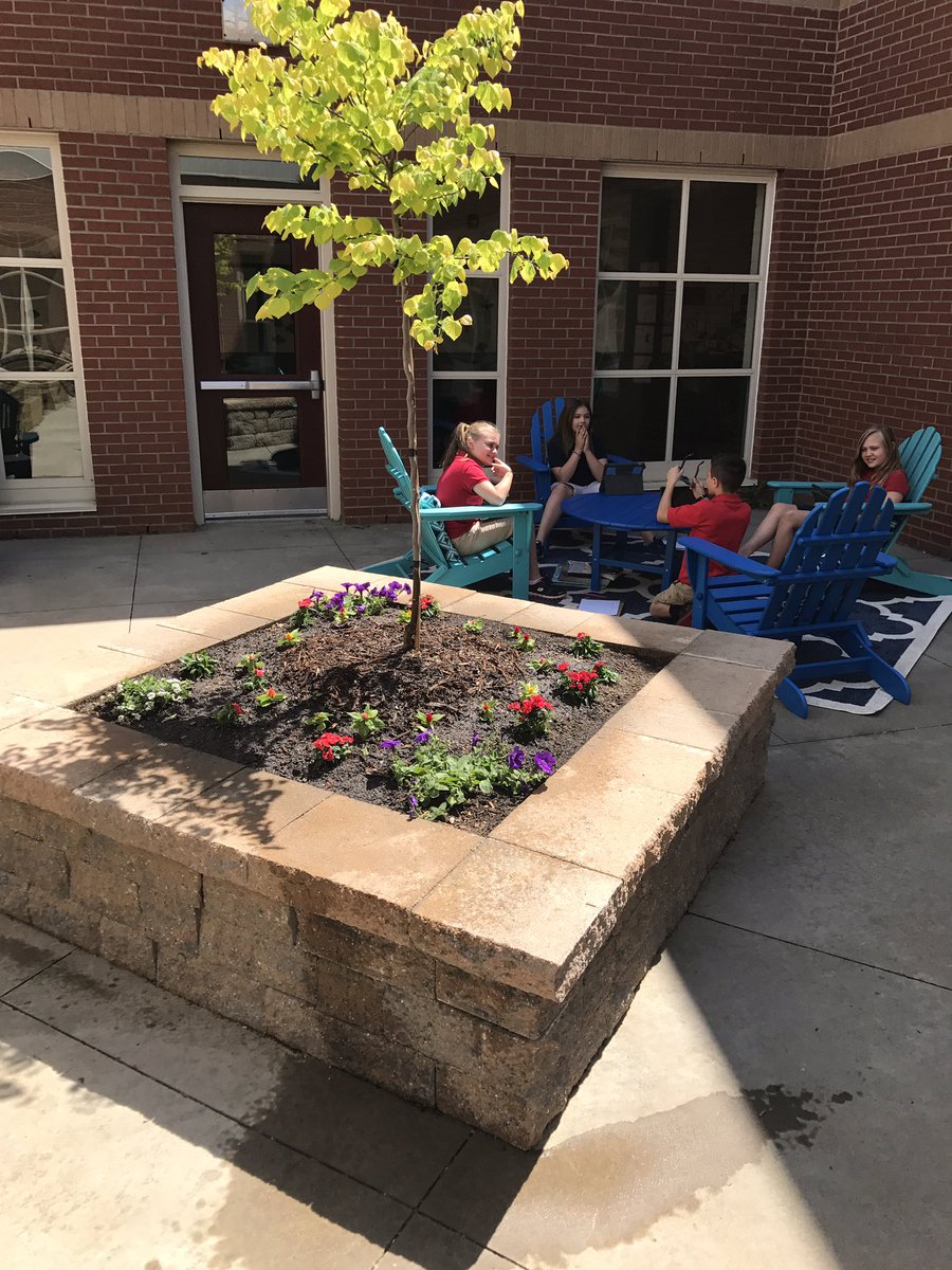 Love seeing the #ShiveStingers using the new courtyards!  ❤️🐝  #matchingfundsproject