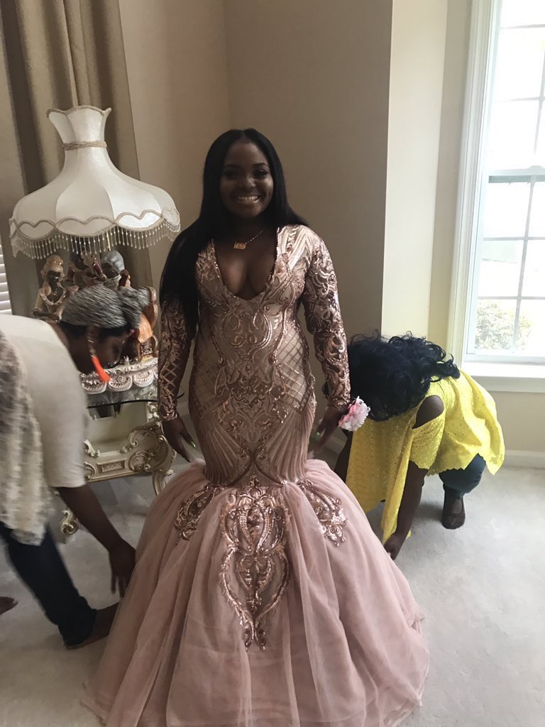 CutestPromPics's tweet photo. take a moment to admire this dress her mother hand made #prom2k17 https://t.co/C53key3hWe