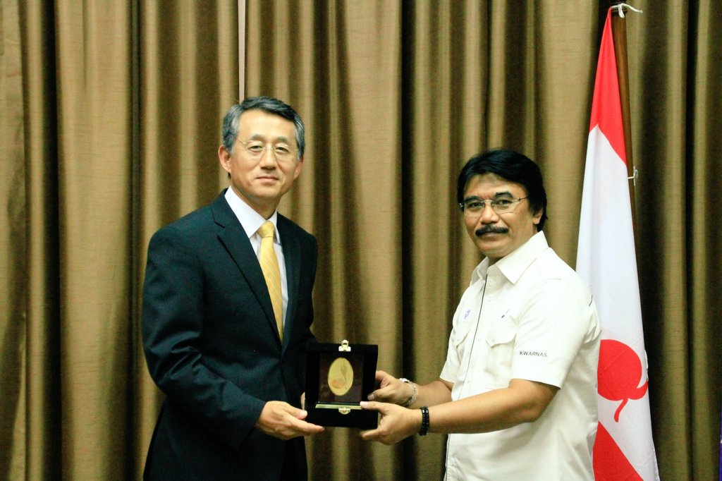 kwarnas's tweet photo. Dubes Korea Selatan Kagumi Gerakan Pramuka https://t.co/Xj1O4j053R #GerakanPramuka https://t.co/utWHwC4Nt6
