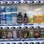 もはやコンビニｗ突っ込みどころの多すぎる自動販売機!