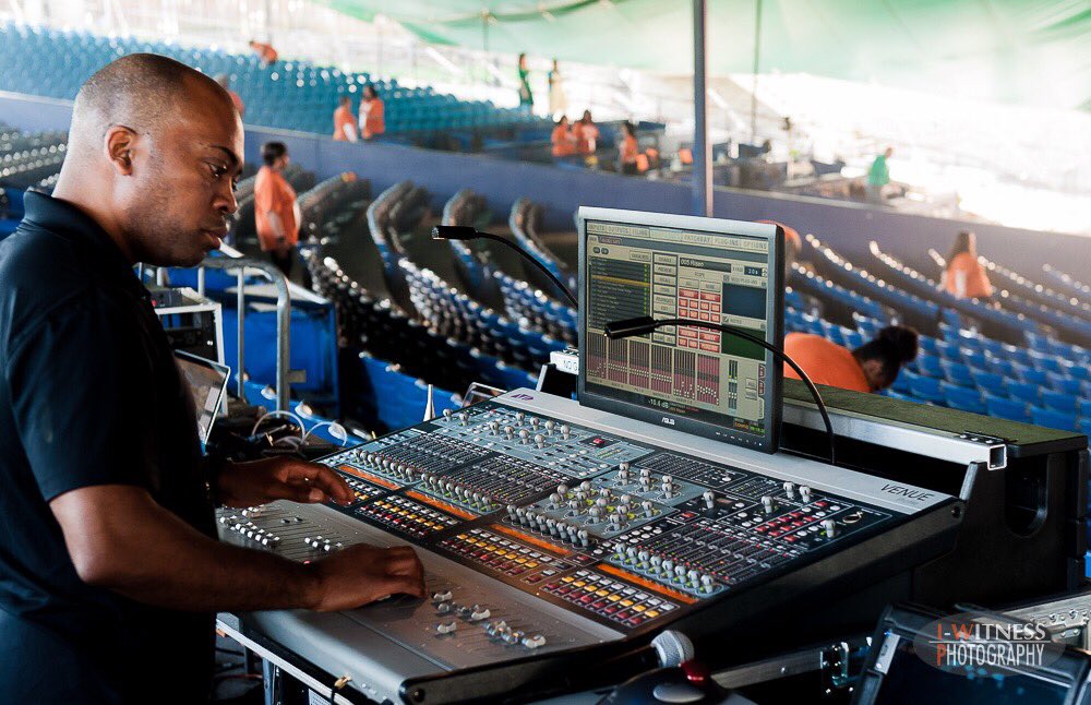 BridgewayMD's tweet photo. Can we thank @derwentw for all his hard work to produce an amazing audio, visual and lighting experience. #MPPEaster https://t.co/Nwu7tvuoAL