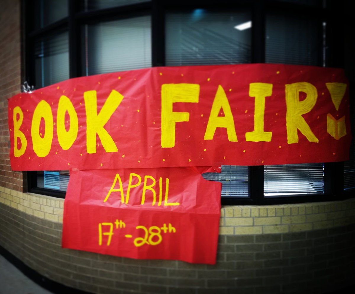 chsLOBOlibrary's tweet image. Support the #lobolibrary ❤ #bookfair! 📚💵📖💳 #wearechavez #onlyatchavez #littlelobo #summerstorytime #loboliteracy