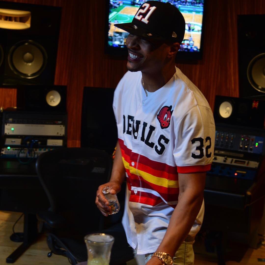Tip's tweet photo. Prime Time Grind. 
Hustle Gang Veteran.
Trap Muzik Pioneer. 
Atl. Legend. = King.👑 https://t.co/K2rS4amDMV