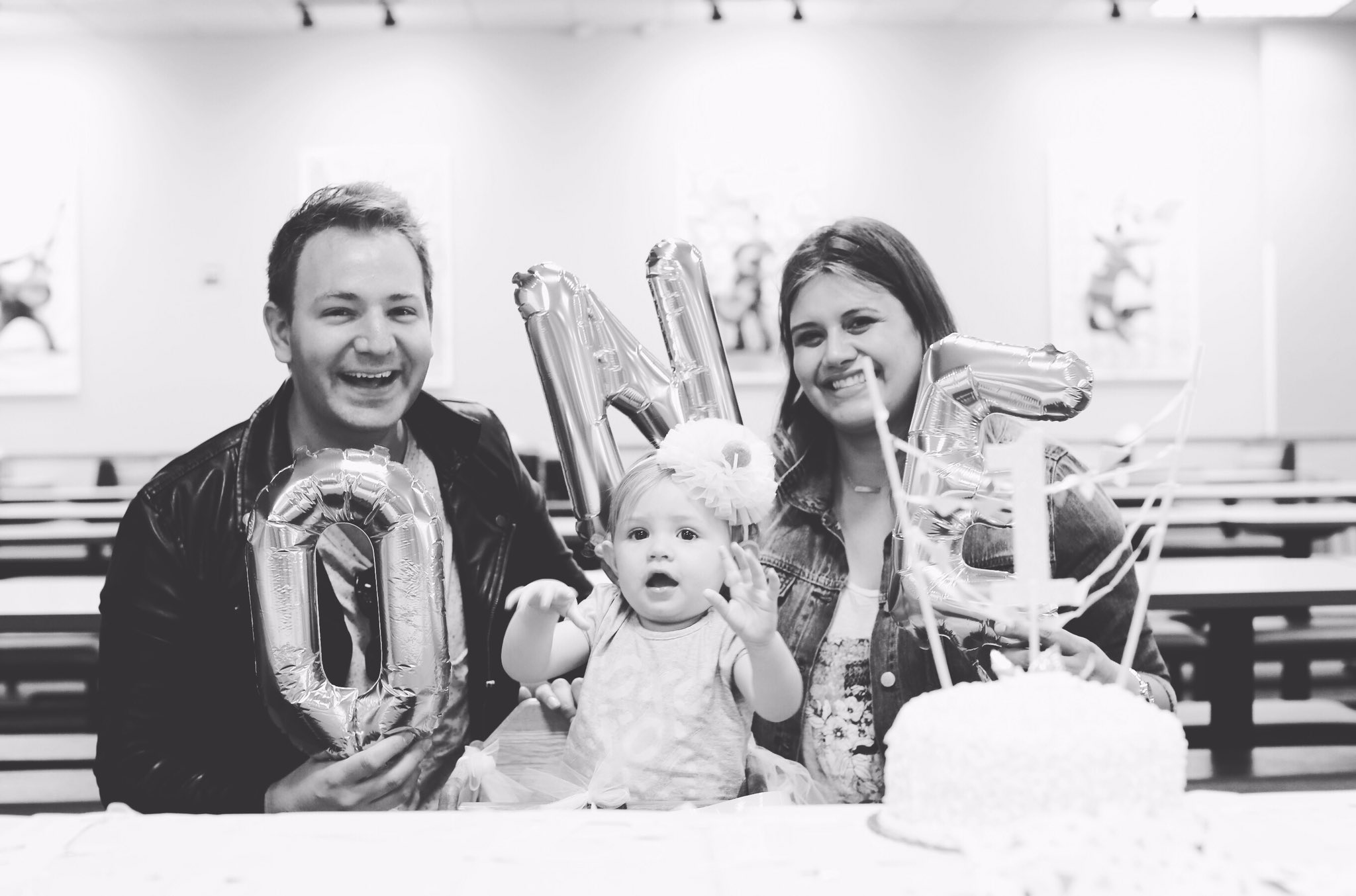 Marcela Gandara on X: "Hace un año Dios nos dio la bendición de ser papás y  ha sido uno de los regalos más grandes!! Increible saber que Dios nos ama  como hijos